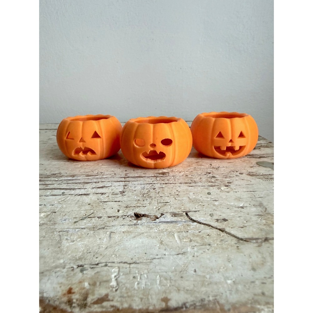 Halloween Miniature 5 Skulls and 3 Jack-O-Lantern Pumpkin Buckets Set Orange Tan - Picture 4 of 6